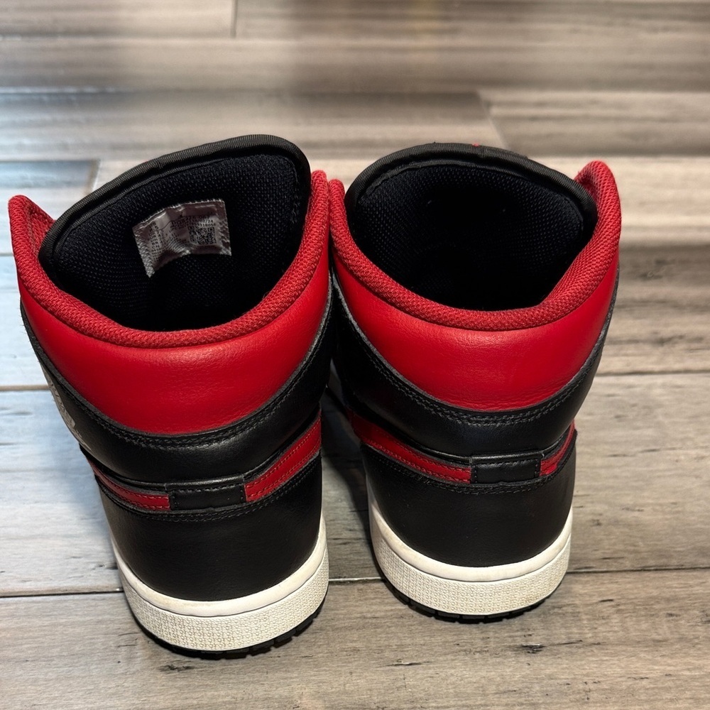 Nike Air Jordan 1 High Top Black and Red Sneakers size 8.5 - Picture 3 of 12